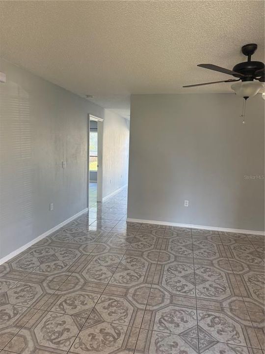 出租: $1,975 (4 贝兹, 2 浴室, 1577 平方英尺)