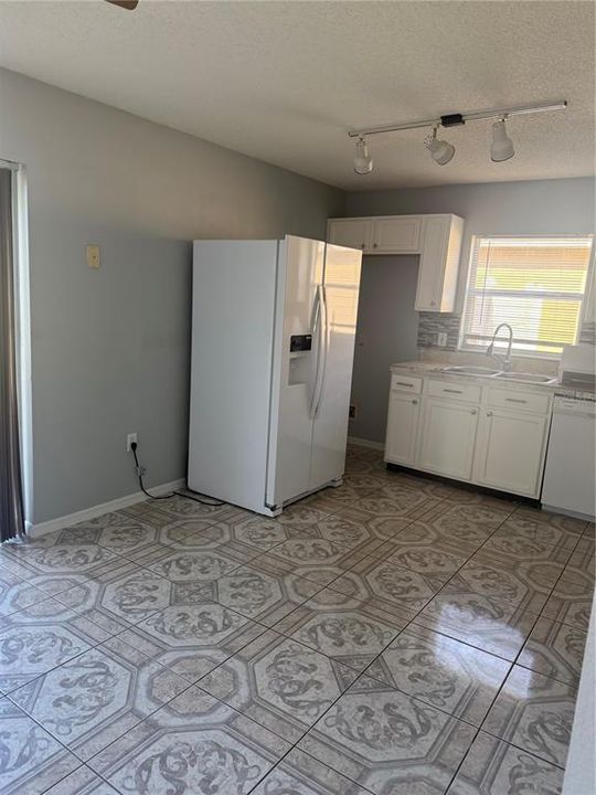 出租: $1,975 (4 贝兹, 2 浴室, 1577 平方英尺)