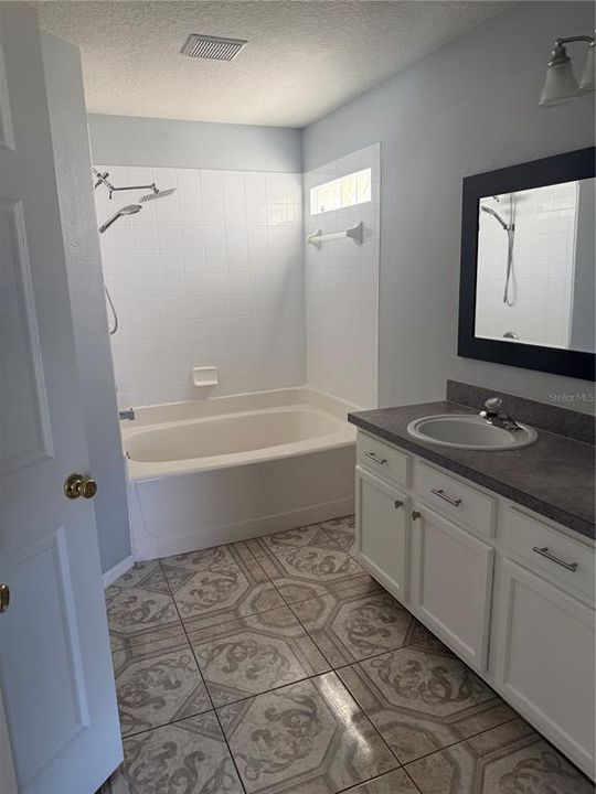 出租: $1,975 (4 贝兹, 2 浴室, 1577 平方英尺)