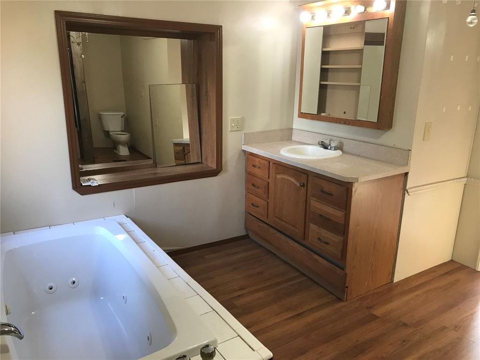 待售: $239,700 (5 贝兹, 3 浴室, 2126 平方英尺)