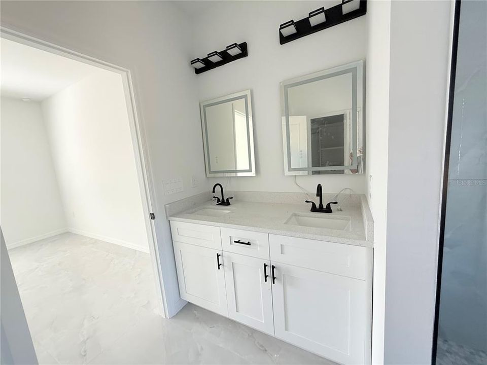 En Venta: $325,000 (3 camas, 2 baños, 1406 Pies cuadrados)