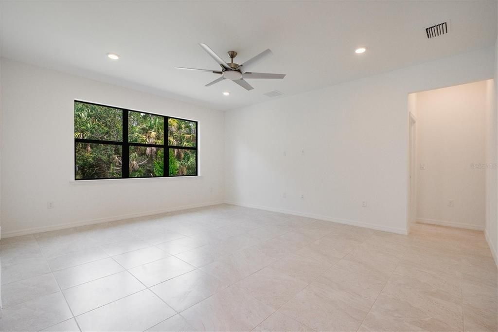 En Venta: $420,000 (4 camas, 2 baños, 1850 Pies cuadrados)