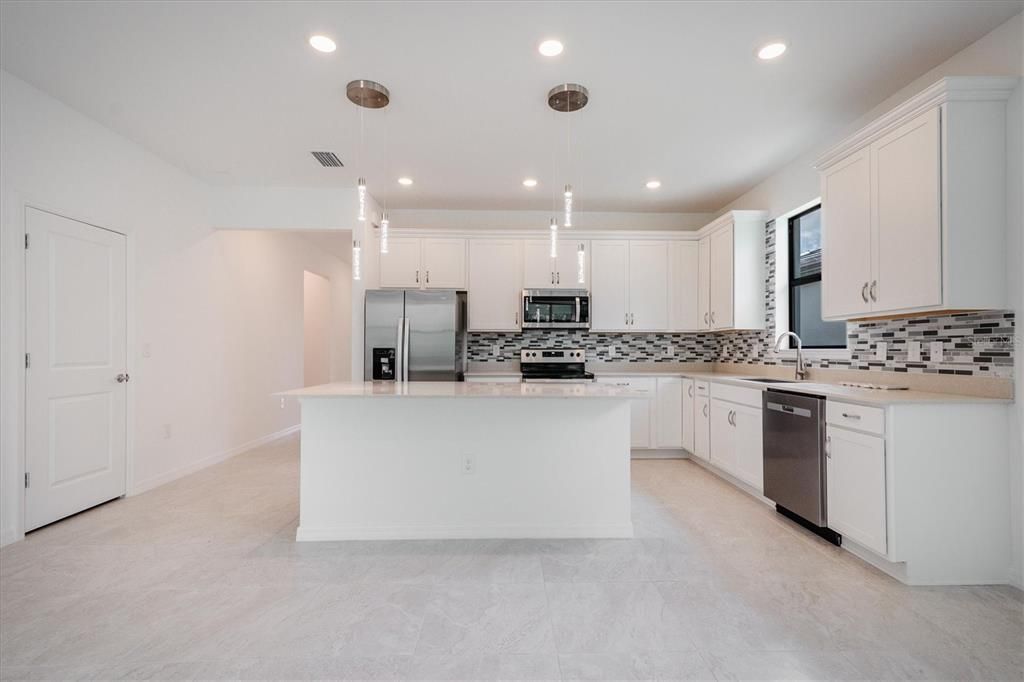 En Venta: $420,000 (4 camas, 2 baños, 1850 Pies cuadrados)