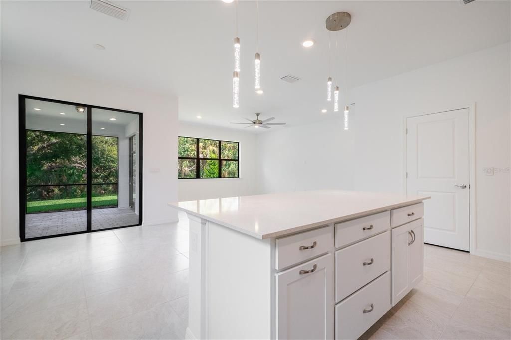 En Venta: $420,000 (4 camas, 2 baños, 1850 Pies cuadrados)