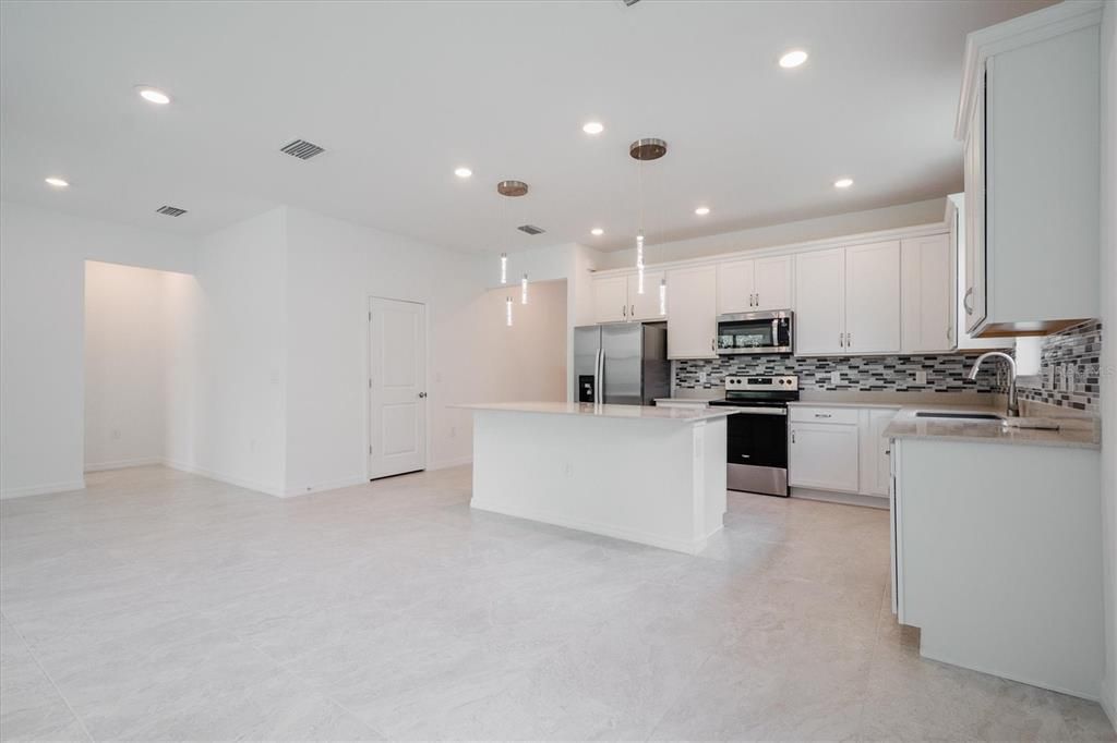 En Venta: $420,000 (4 camas, 2 baños, 1850 Pies cuadrados)