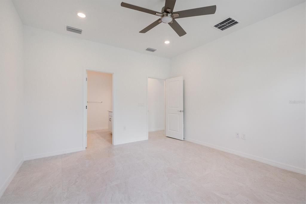 En Venta: $420,000 (4 camas, 2 baños, 1850 Pies cuadrados)