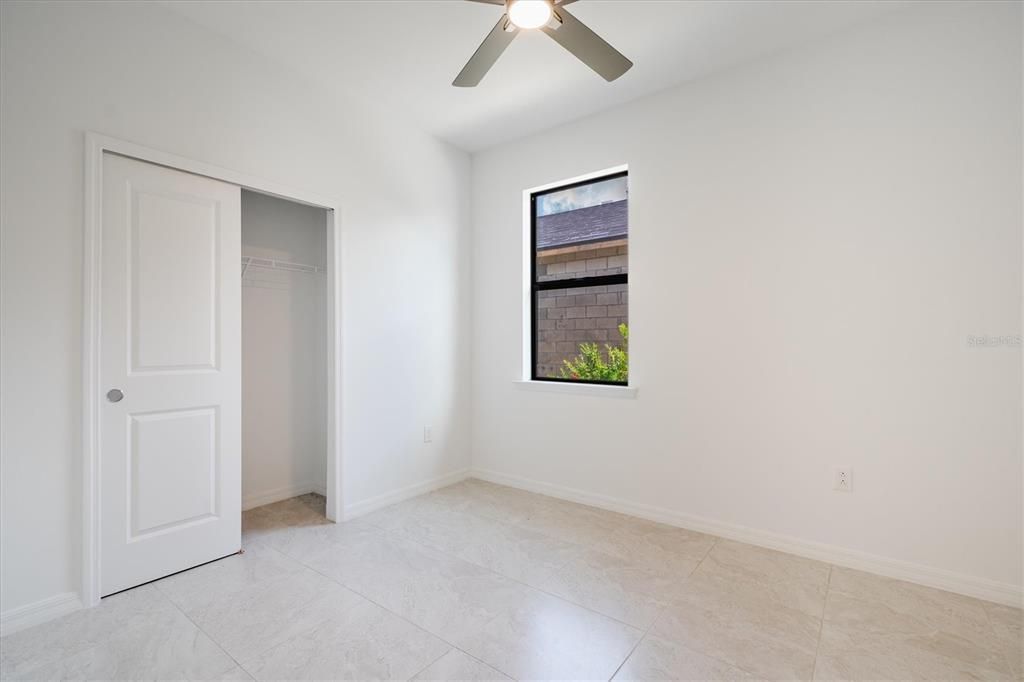 En Venta: $420,000 (4 camas, 2 baños, 1850 Pies cuadrados)