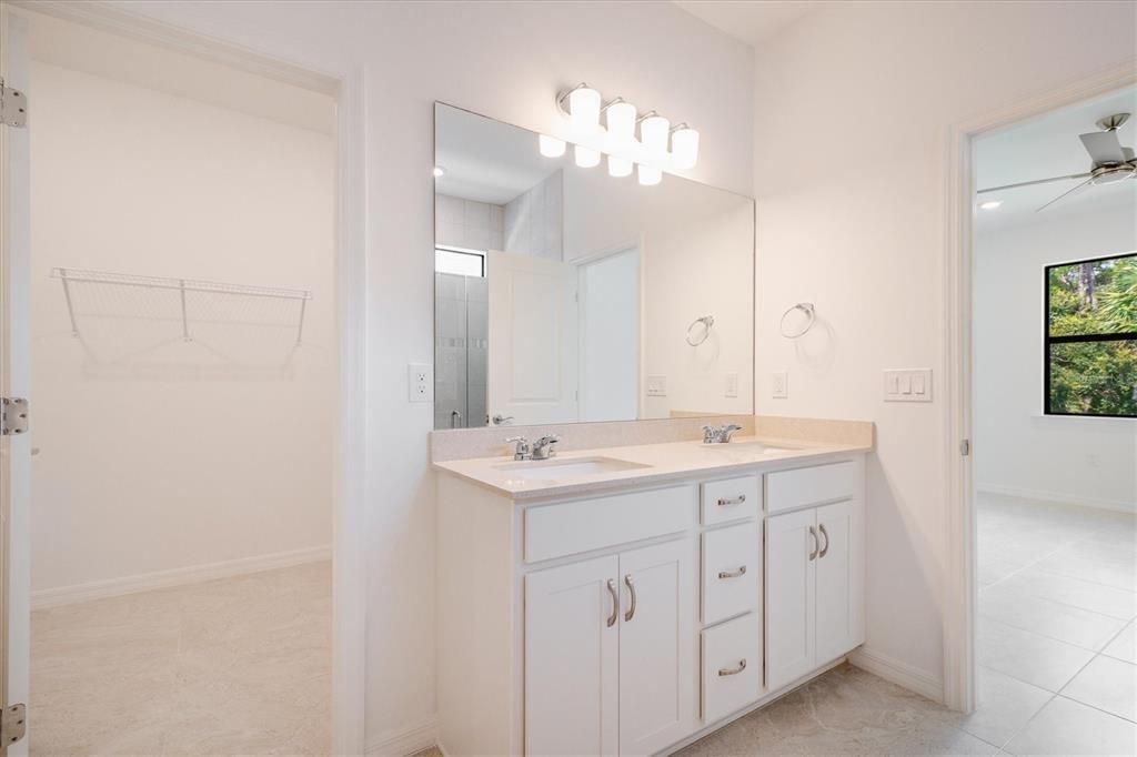 En Venta: $420,000 (4 camas, 2 baños, 1850 Pies cuadrados)