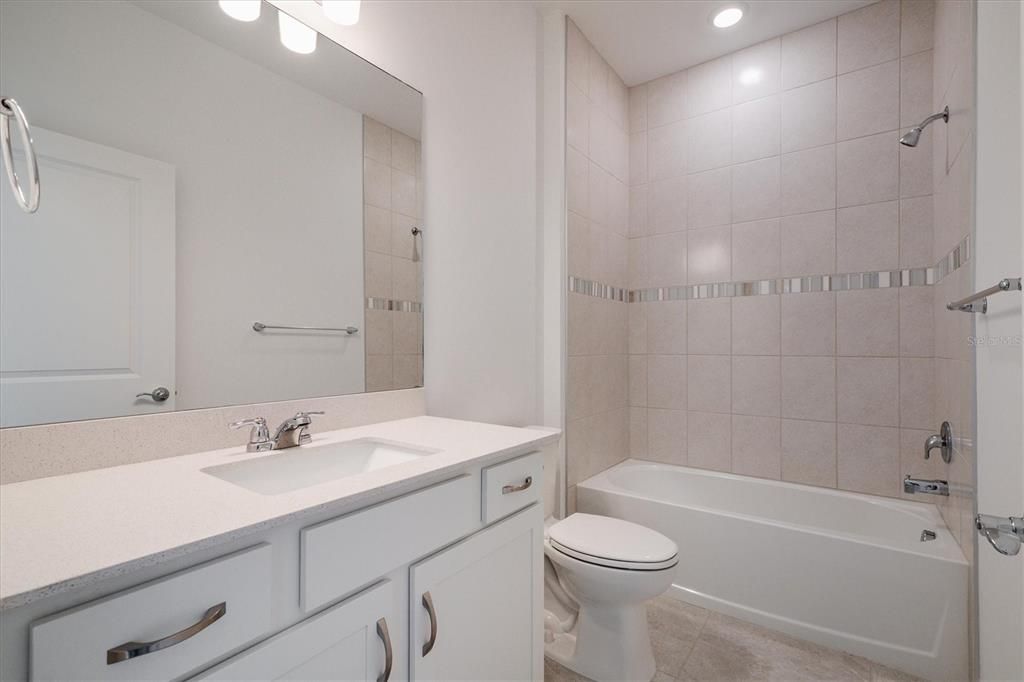 En Venta: $420,000 (4 camas, 2 baños, 1850 Pies cuadrados)