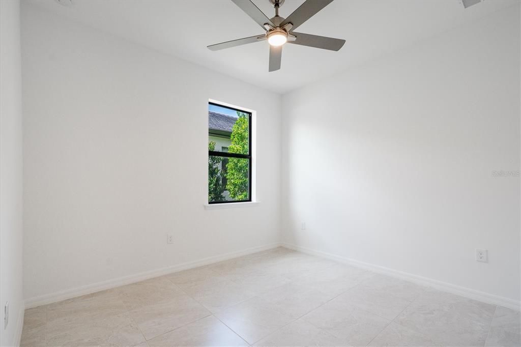 En Venta: $420,000 (4 camas, 2 baños, 1850 Pies cuadrados)