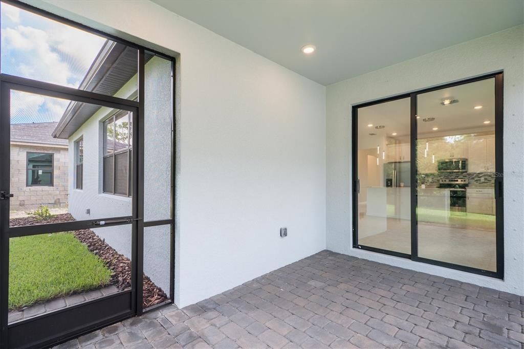 En Venta: $420,000 (4 camas, 2 baños, 1850 Pies cuadrados)