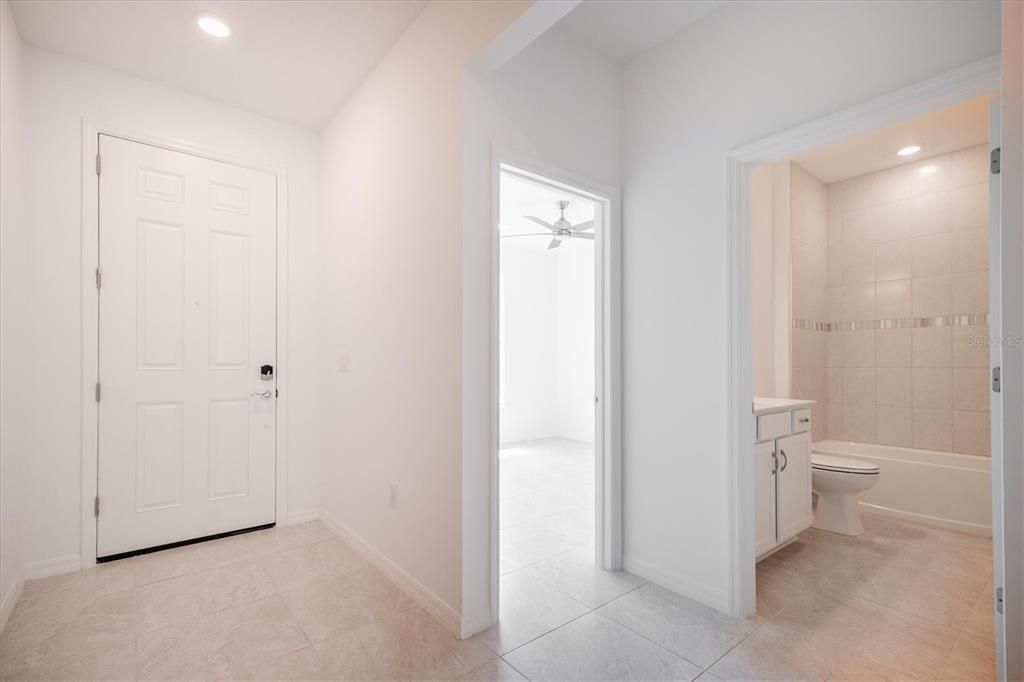 En Venta: $420,000 (4 camas, 2 baños, 1850 Pies cuadrados)