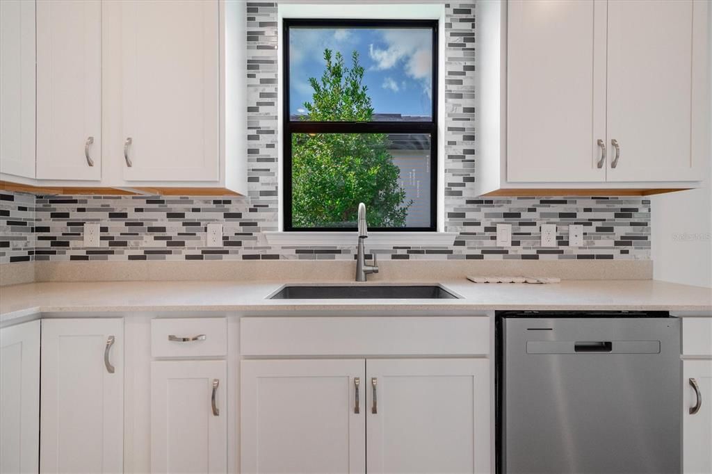 En Venta: $420,000 (4 camas, 2 baños, 1850 Pies cuadrados)