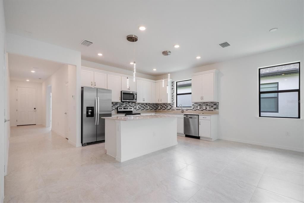 En Venta: $420,000 (4 camas, 2 baños, 1850 Pies cuadrados)