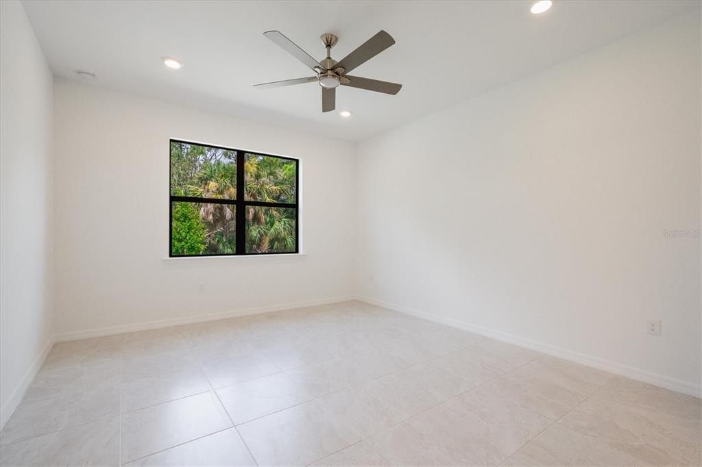 En Venta: $420,000 (4 camas, 2 baños, 1850 Pies cuadrados)