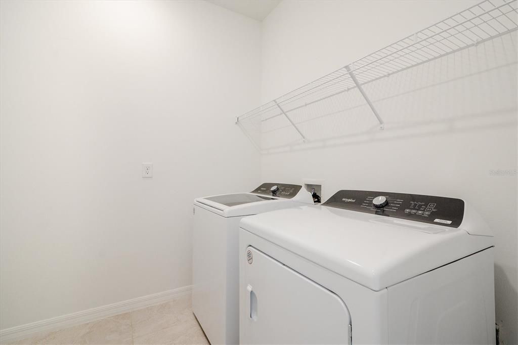 En Venta: $420,000 (4 camas, 2 baños, 1850 Pies cuadrados)