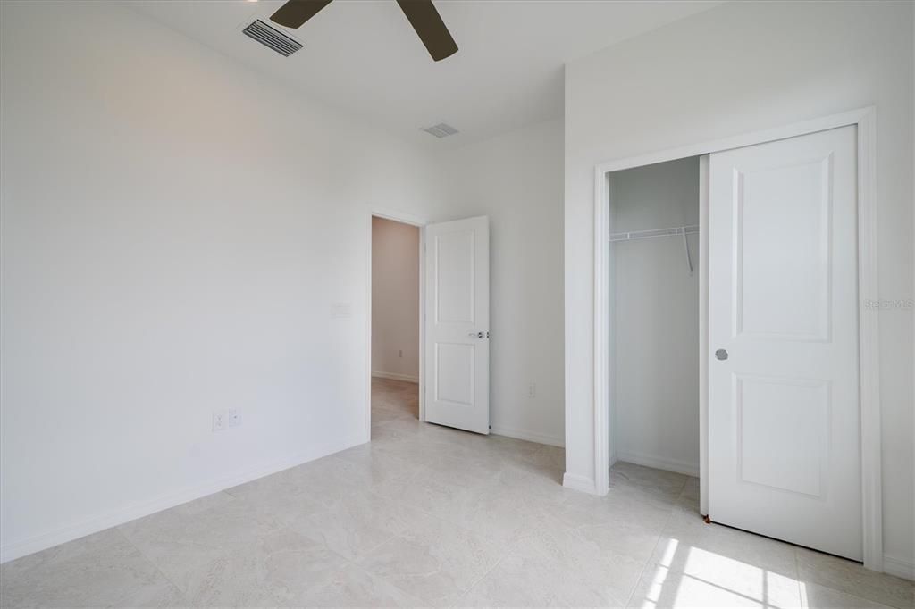 En Venta: $420,000 (4 camas, 2 baños, 1850 Pies cuadrados)