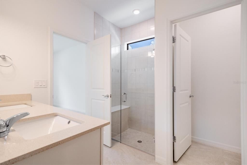 En Venta: $420,000 (4 camas, 2 baños, 1850 Pies cuadrados)