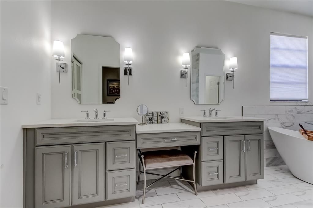 En Venta: $975,000 (5 camas, 4 baños, 3382 Pies cuadrados)