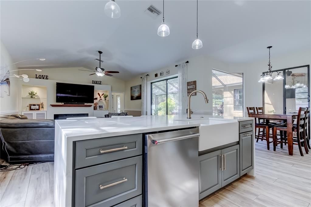 En Venta: $975,000 (5 camas, 4 baños, 3382 Pies cuadrados)