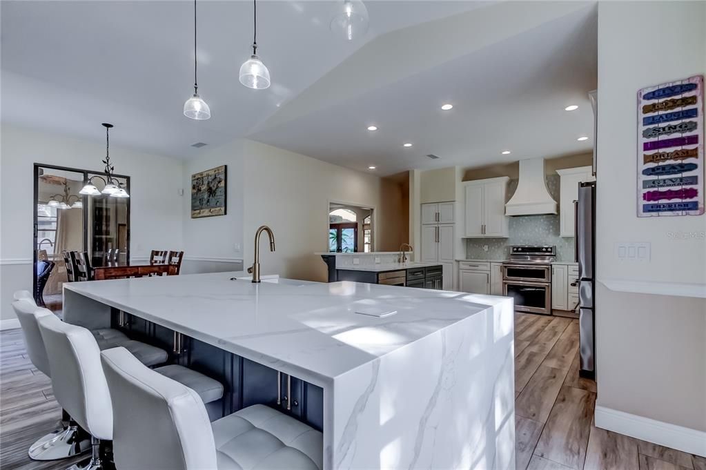 En Venta: $975,000 (5 camas, 4 baños, 3382 Pies cuadrados)