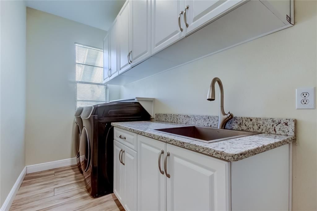 En Venta: $975,000 (5 camas, 4 baños, 3382 Pies cuadrados)