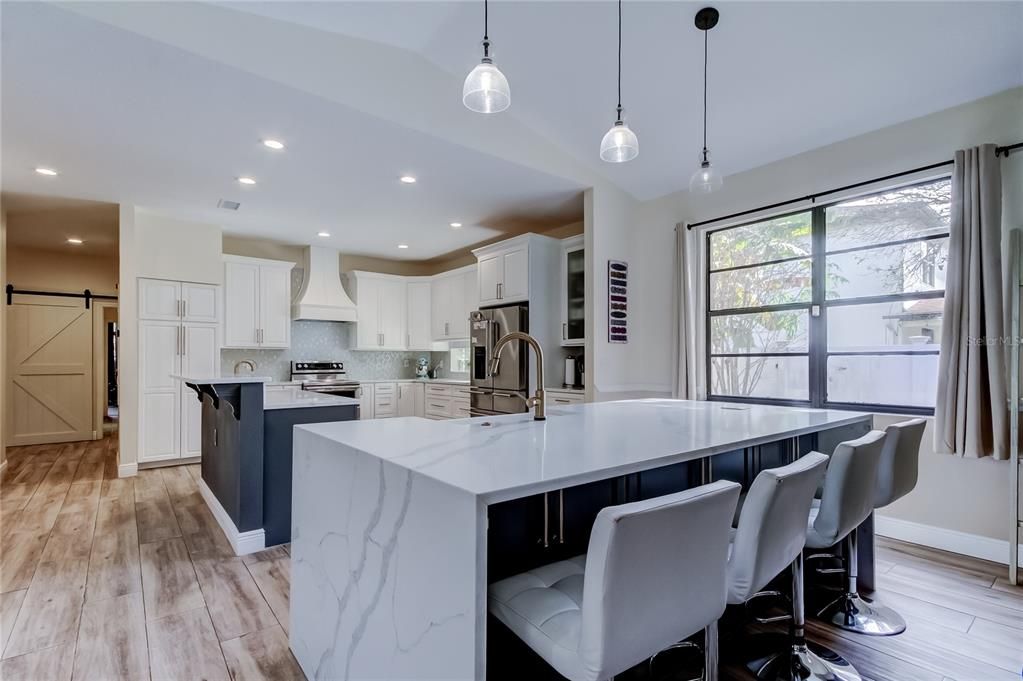 En Venta: $975,000 (5 camas, 4 baños, 3382 Pies cuadrados)