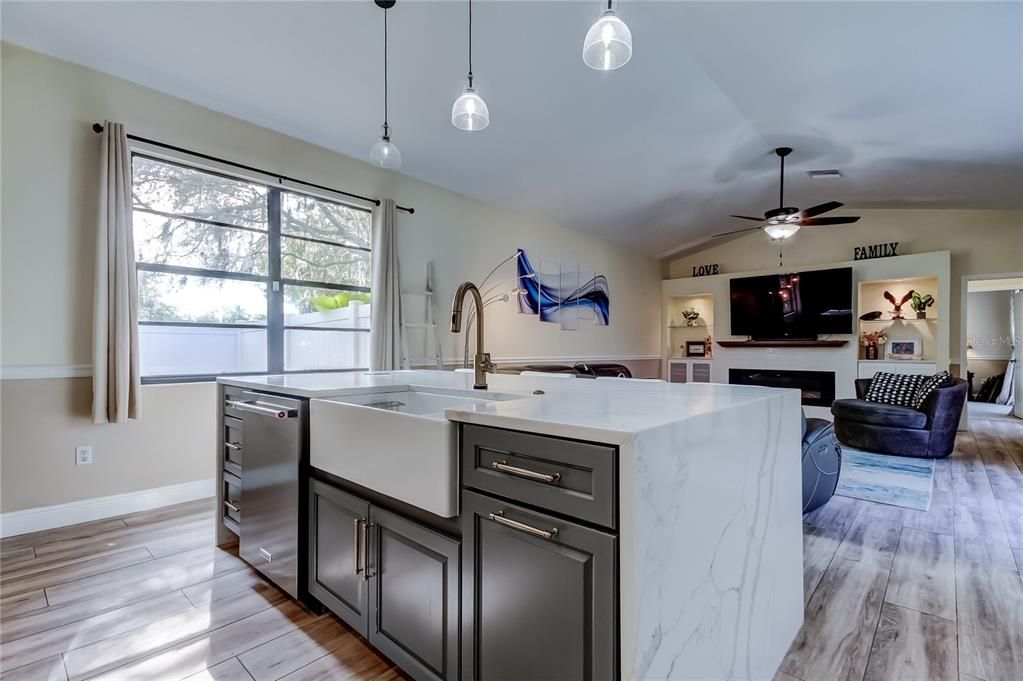 En Venta: $975,000 (5 camas, 4 baños, 3382 Pies cuadrados)