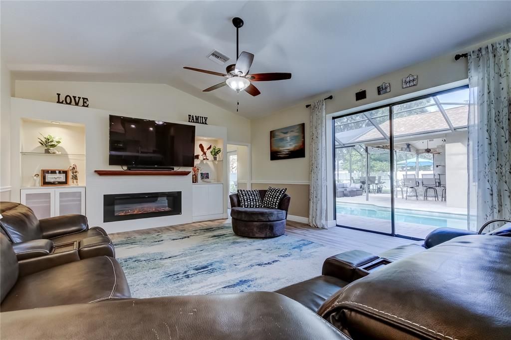 En Venta: $975,000 (5 camas, 4 baños, 3382 Pies cuadrados)