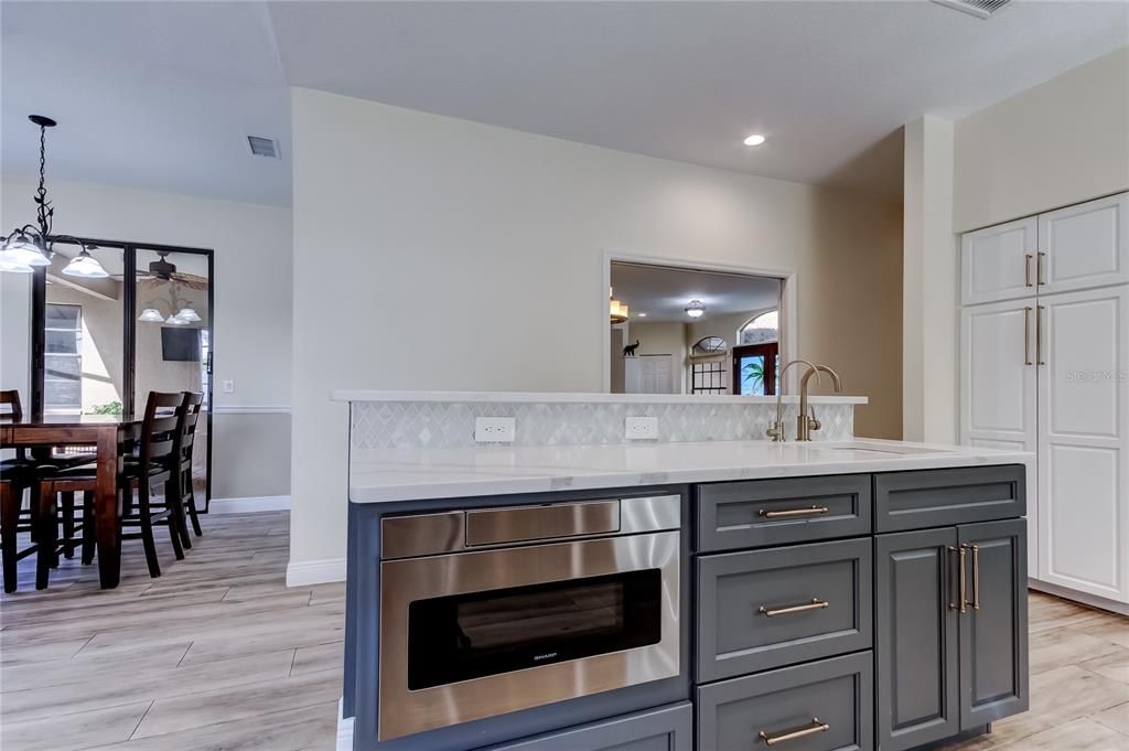 En Venta: $975,000 (5 camas, 4 baños, 3382 Pies cuadrados)