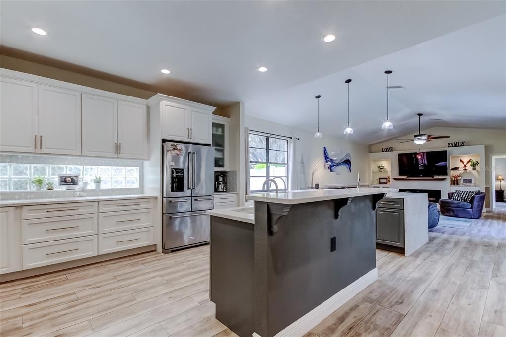 En Venta: $975,000 (5 camas, 4 baños, 3382 Pies cuadrados)