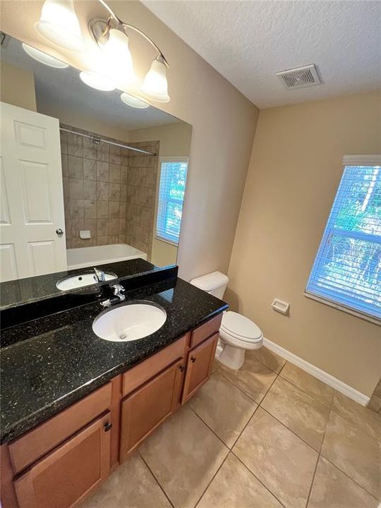 En Renta: $2,200 (4 camas, 2 baños, 2208 Pies cuadrados)