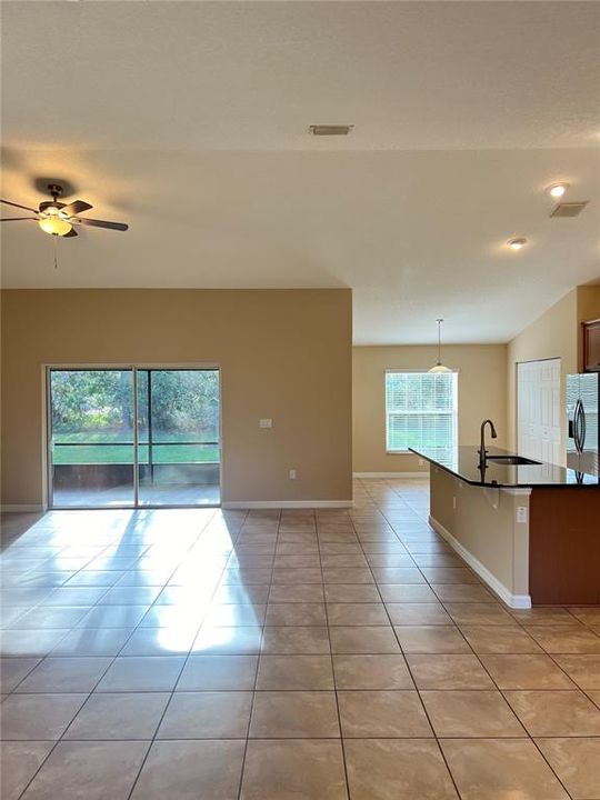 En Renta: $2,200 (4 camas, 2 baños, 2208 Pies cuadrados)