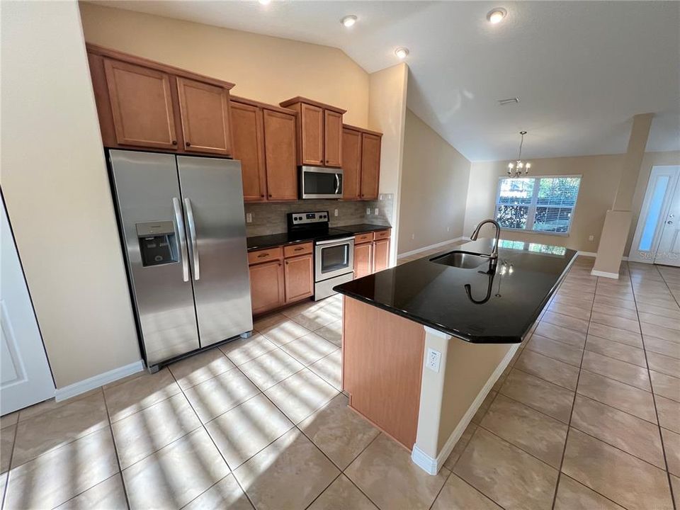 En Renta: $2,200 (4 camas, 2 baños, 2208 Pies cuadrados)