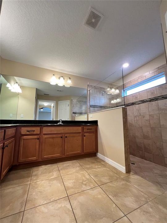 En Renta: $2,200 (4 camas, 2 baños, 2208 Pies cuadrados)