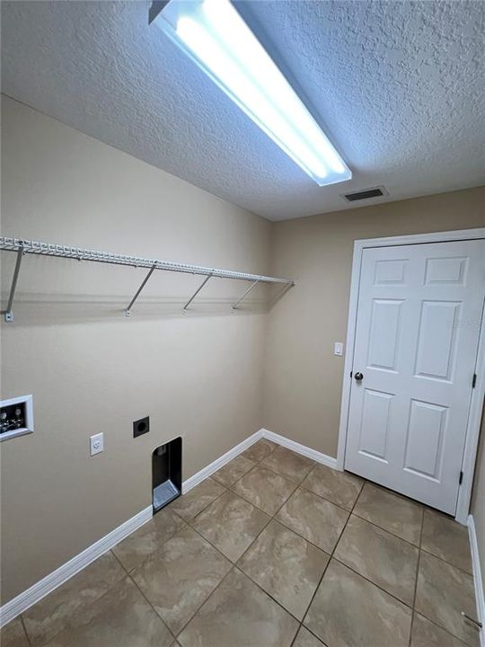 En Renta: $2,200 (4 camas, 2 baños, 2208 Pies cuadrados)