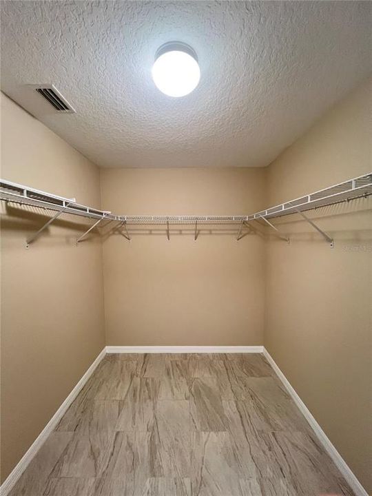 En Renta: $2,200 (4 camas, 2 baños, 2208 Pies cuadrados)