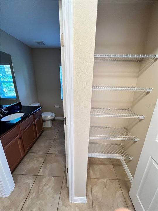 En Renta: $2,200 (4 camas, 2 baños, 2208 Pies cuadrados)