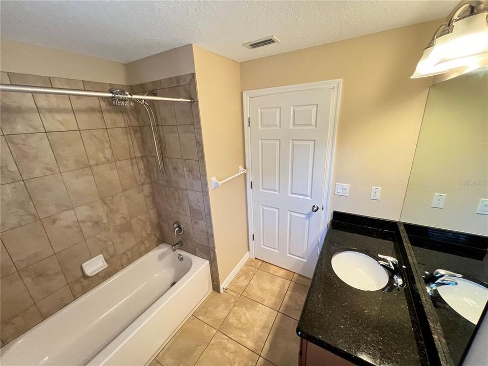 En Renta: $2,200 (4 camas, 2 baños, 2208 Pies cuadrados)