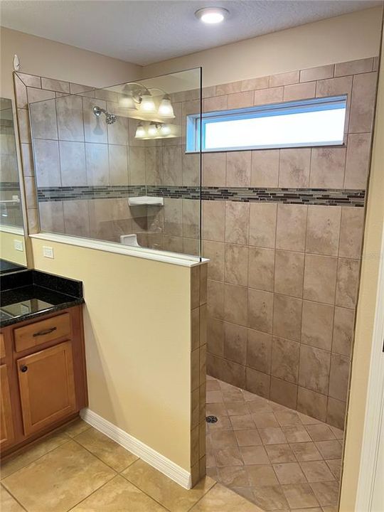 En Renta: $2,200 (4 camas, 2 baños, 2208 Pies cuadrados)