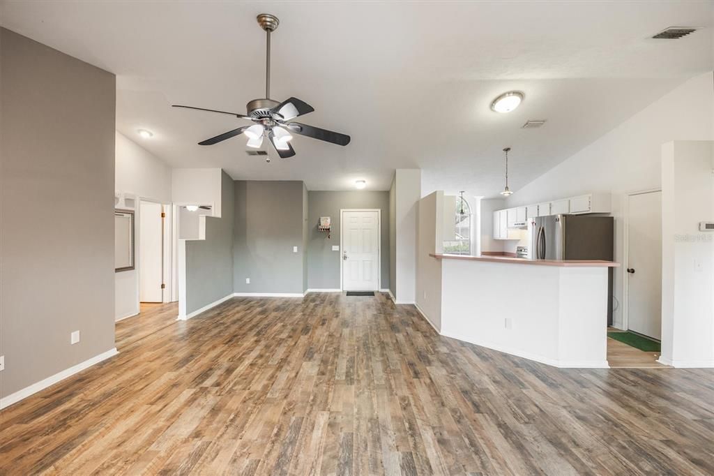 En Venta: $285,000 (3 camas, 2 baños, 1385 Pies cuadrados)