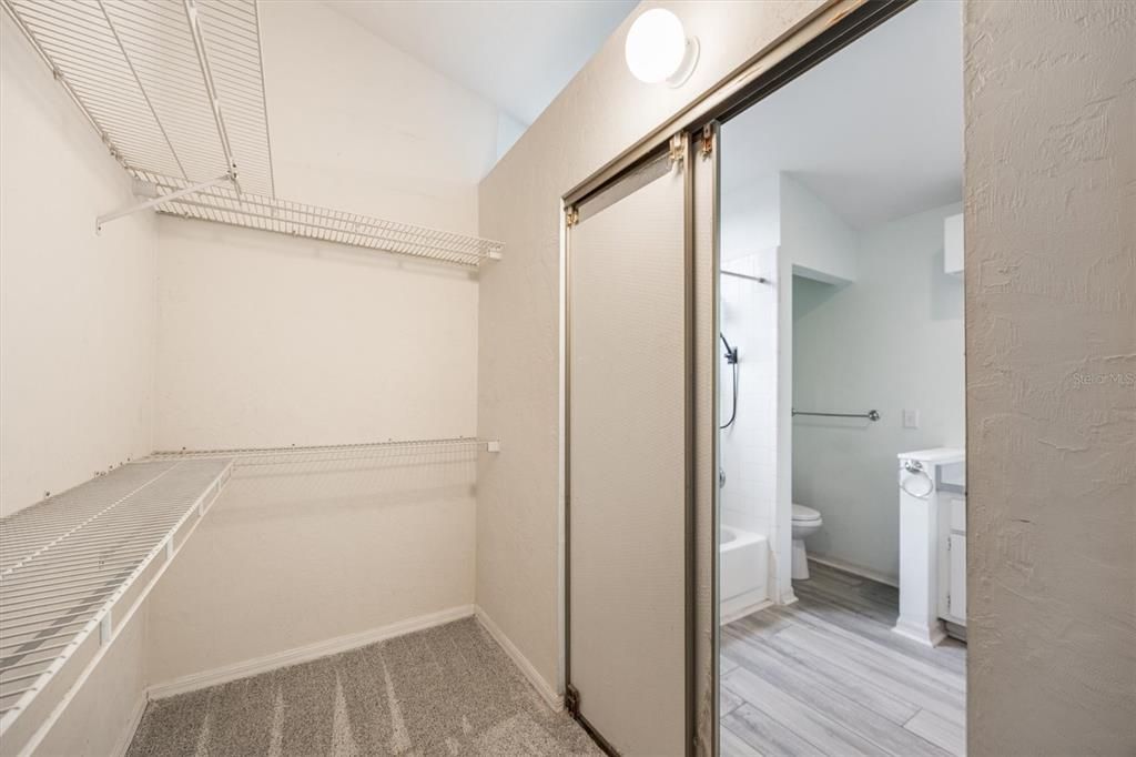 En Venta: $285,000 (3 camas, 2 baños, 1385 Pies cuadrados)