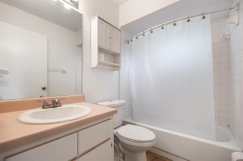 En Venta: $285,000 (3 camas, 2 baños, 1385 Pies cuadrados)