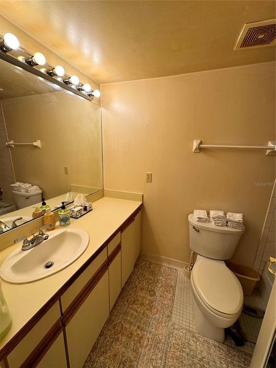 En Venta: $175,000 (2 camas, 2 baños, 1599 Pies cuadrados)