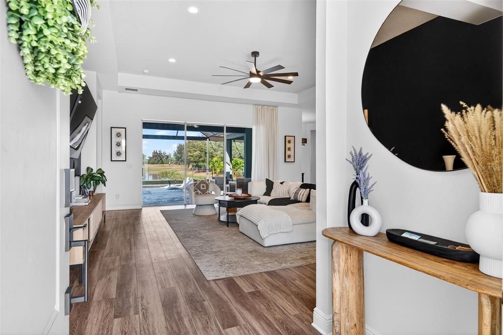 En Venta: $795,000 (3 camas, 3 baños, 2558 Pies cuadrados)