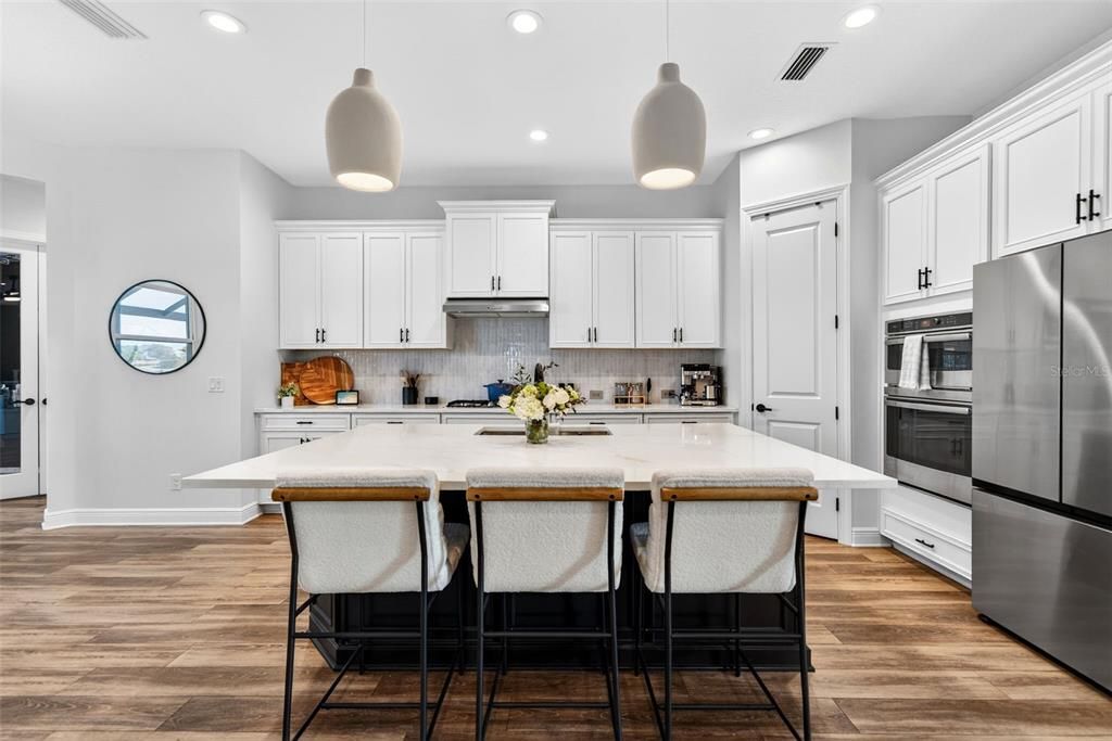 En Venta: $795,000 (3 camas, 3 baños, 2558 Pies cuadrados)