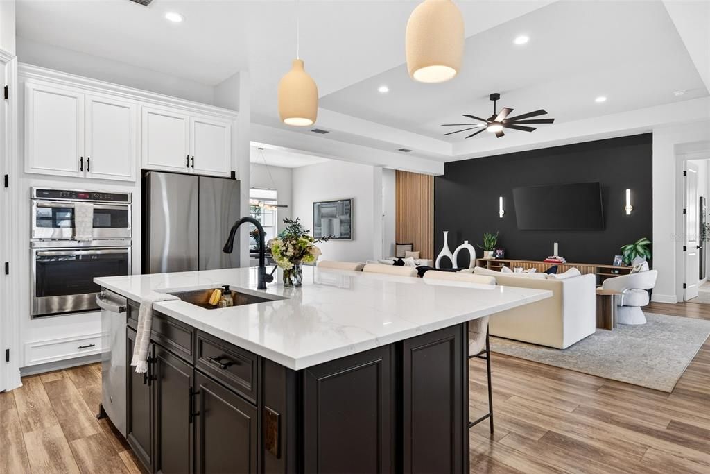 En Venta: $795,000 (3 camas, 3 baños, 2558 Pies cuadrados)