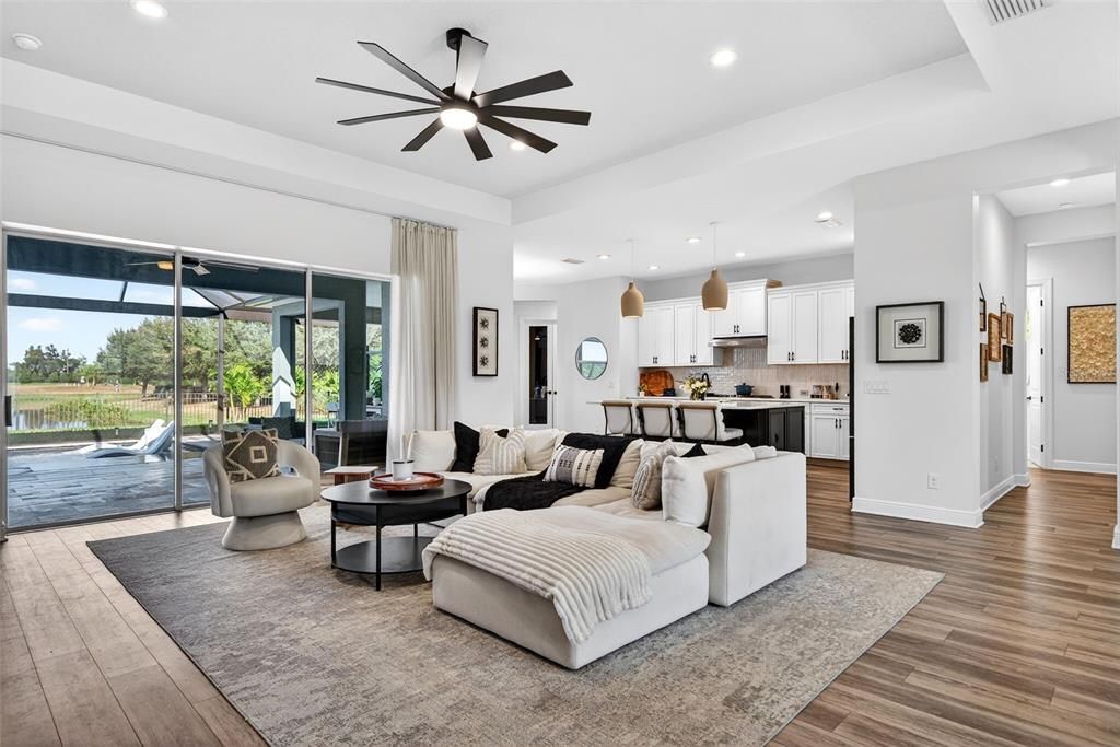 En Venta: $795,000 (3 camas, 3 baños, 2558 Pies cuadrados)