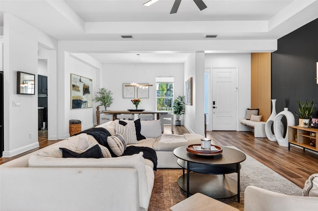 En Venta: $795,000 (3 camas, 3 baños, 2558 Pies cuadrados)