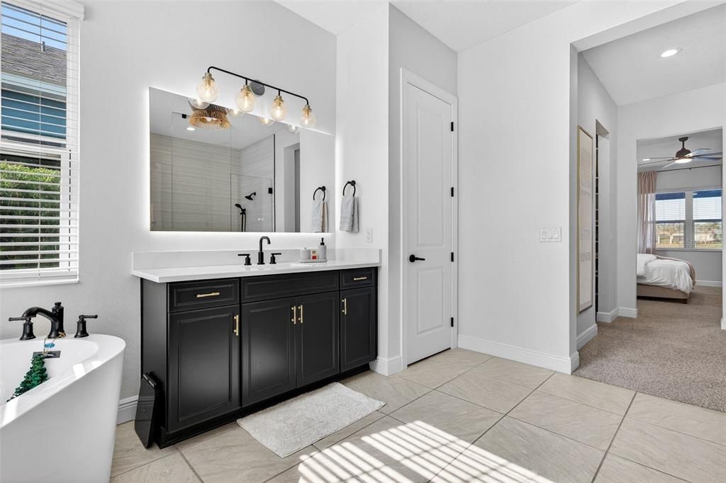 En Venta: $795,000 (3 camas, 3 baños, 2558 Pies cuadrados)